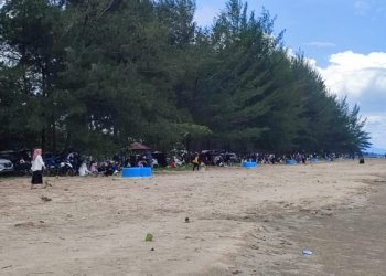 Pantai Rindu Alam Diserbu Ribuan Wisatawan, Panitia Imbau Pengunjung Tetap Tertib