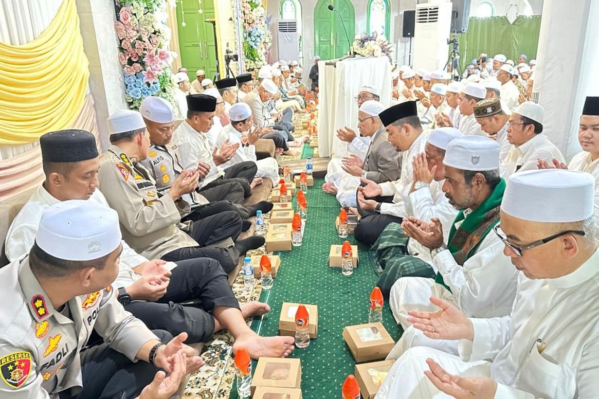 Puluhan Ribu Jemaah Padati Martapura Timur, Haul ke-220 Syekh Muhammad Arsyad Al Banjari Berlangsung Khidmat dan Penuh Makna