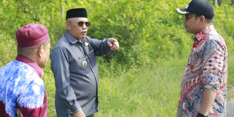 Dengar Langsung Keluhan Warga, Bupati dan Wabup Kotabaru Tinjau Jalan Rusak