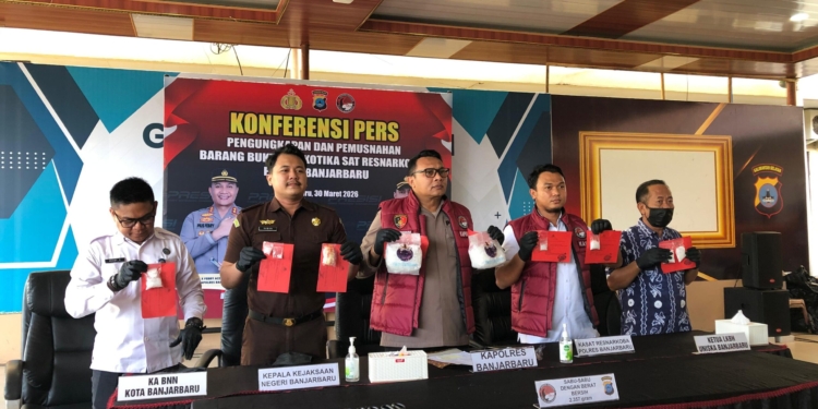 Satresnarkoba Polres Banjarbaru Ungkap 6 Kasus Narkoba, Residivis Bawa 2,2 Kg Sabu di Jok Motor