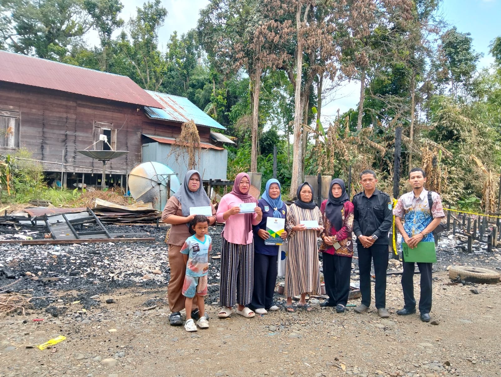 Baznas Kabupaten Banjar Salurkan Bantuan Rp9 Juta untuk Korban Kebakaran di Desa Belimbing Baru