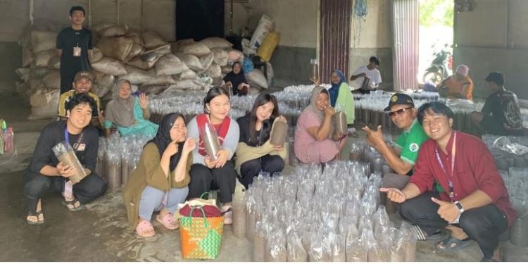 Dari Limbah Jadi Rupiah, Inovasi Mahasiswa ULM Ubah Wajah Desa Danda Jaya