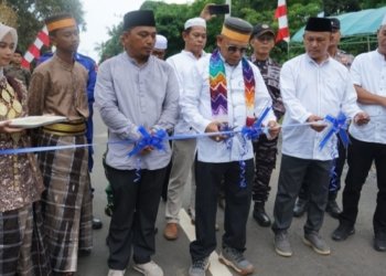 Bupati Kotabaru Resmikan Jalan Desa Teluk Tamiyang