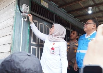 Hadirkan Harapan di Bulan Ramadan, PLN UID Kalselteng Nyalakan 40 Rumah Lewat Program LUTD
