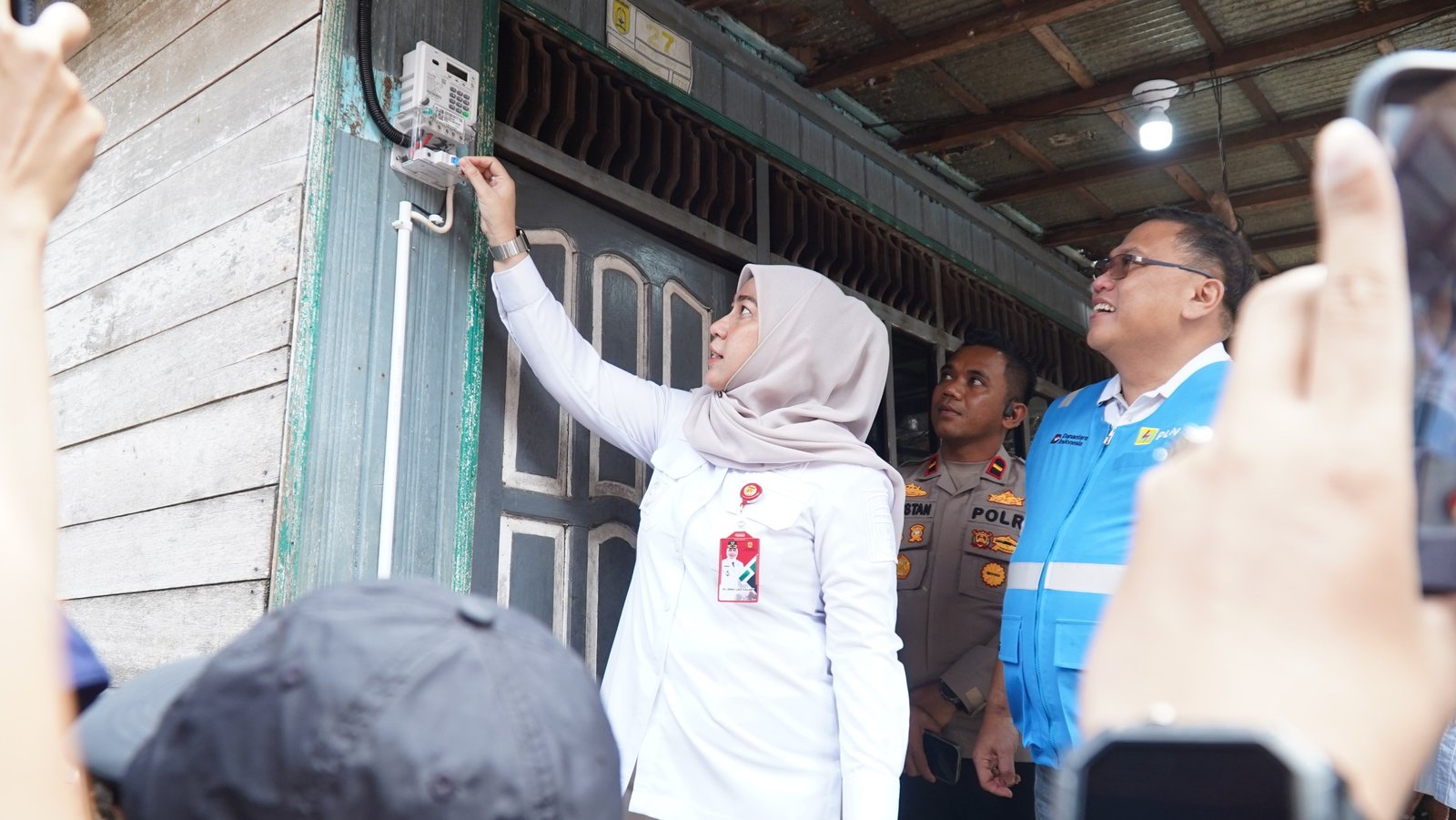 Hadirkan Harapan di Bulan Ramadan, PLN UID Kalselteng Nyalakan 40 Rumah Lewat Program LUTD