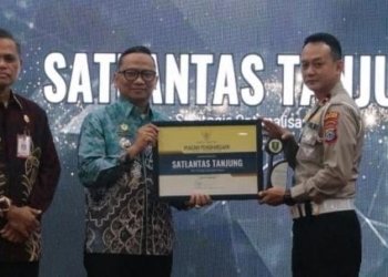 Anugerah Pajak Tahun 2025, Bupati Tabalong Serahkan Penghargaan ke Mitra Pajak