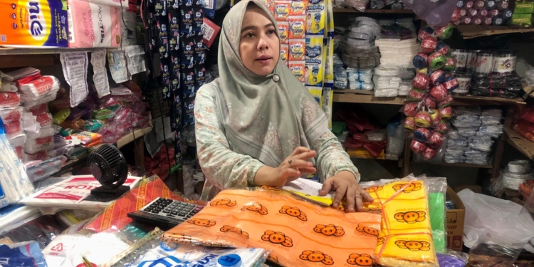 Lonjakan Harga Plastik Capai 100 Persen, Pedagang Banjarbaru Putar Otak