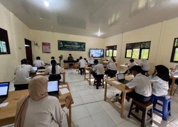 Menjemput Asa di Jantung Meratus, Kisah Kesabaran Siswa SMPN 1 Paramasan Menghadapi Gangguan Sistem TKA