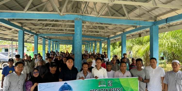 Reses di Danau Indah, Ketua Komisi III DPRD Tanah Bumbu Serap Aspirasi Warga Soal Akses Jalan Penghubung Desa