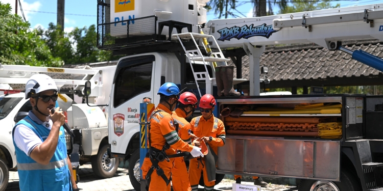 Tunjukkan Kesiapan Layanan, PLN UID Kalselteng Gelar Peralatan Siaga Kelistrikan Bersama Insan Media