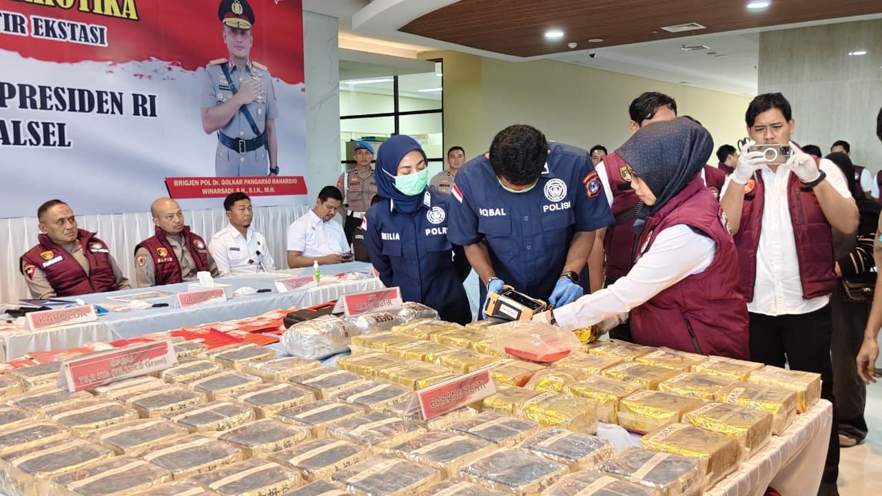 Polda Kalsel Ringkus Kurir Jaringan Fredy Pratama, Begini Kronologinya
