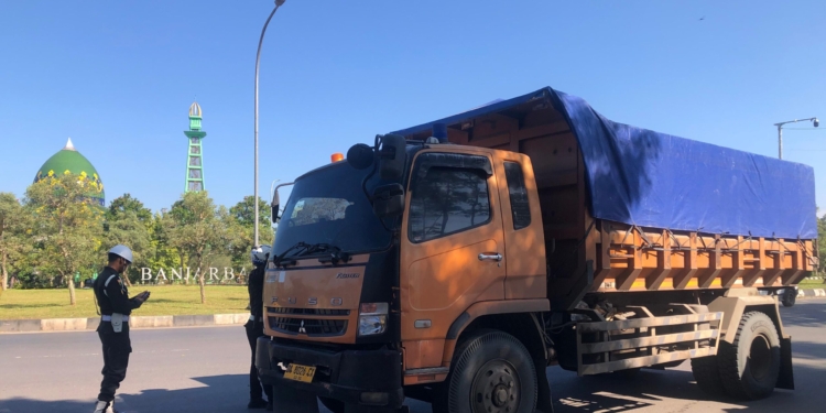 Dishub Banjarbaru Razia Angkutan Berat di Jalan Trikora, 39 Kendaraan Ditilang