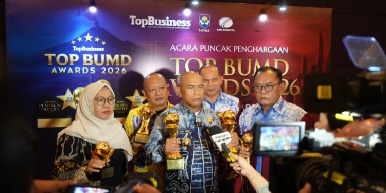 Bupati Kotabaru Muhammad Rusli Terima Penghargaan sebagai TOP Pembina BUMD 2026