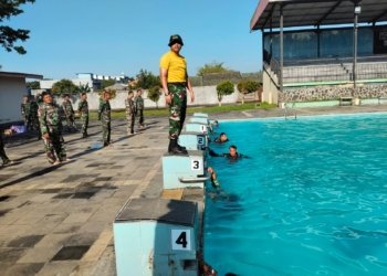 Asah Ketangguhan Prajurit, Kodim 1006/Banjar Gelar Latihan Renang Militer