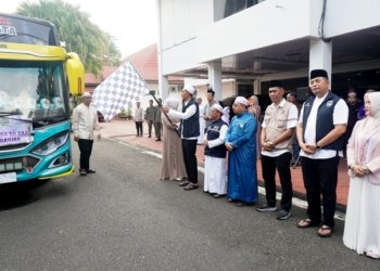 Tangis Haru Iringi Pelepasan 360 Jemaah Haji Banjar, Bupati Saidi: Semoga Pulang sebagai Haji Mabrur