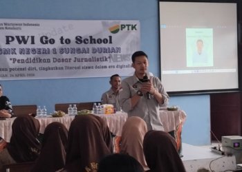 PWI Kotabaru Gandeng PT. PTK Go To School Di SMK 1 Negeri Sungai Durian Guna Tanamkan Ilmu Jurnalistik