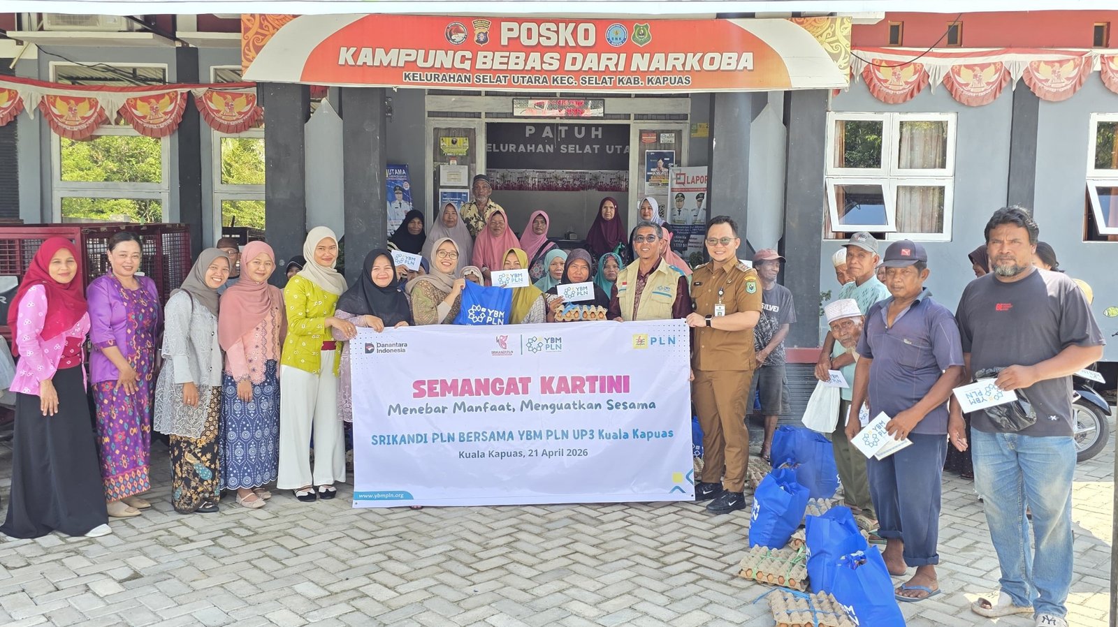Peringati Hari Kartini, Srikandi PLN Tebar Kepedulian Lewat Aksi Berbagi