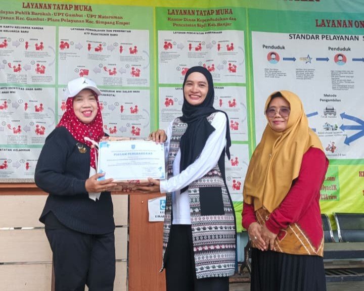 Disdukcapil Banjar Berikan Reward Pegawai Terbaik, Pacu Kualitas Pelayanan Publik