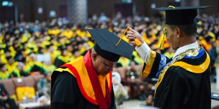 Kapolda Raih Gelar Doktor di Wisuda ULM ke-129