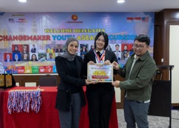Guncang Panggung ASEAN, Mahasiswa ULM Jadi Satu-satunya Wakil Kalsel Sabet Penghargaan Internasional di Singapura