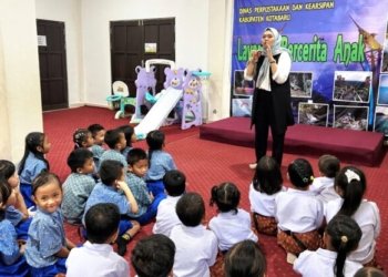 Ruang Anak Dispersip Kotabaru Riuh oleh Cerita, Puluhan Anak TK Antusias Ikuti Story Telling