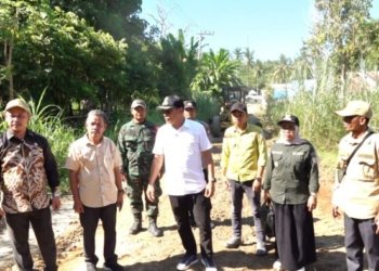 Turun Langsung ke Lapangan, Wabup Syairi Pastikan Pembangunan Jalan Pulau Laut Berlanjut