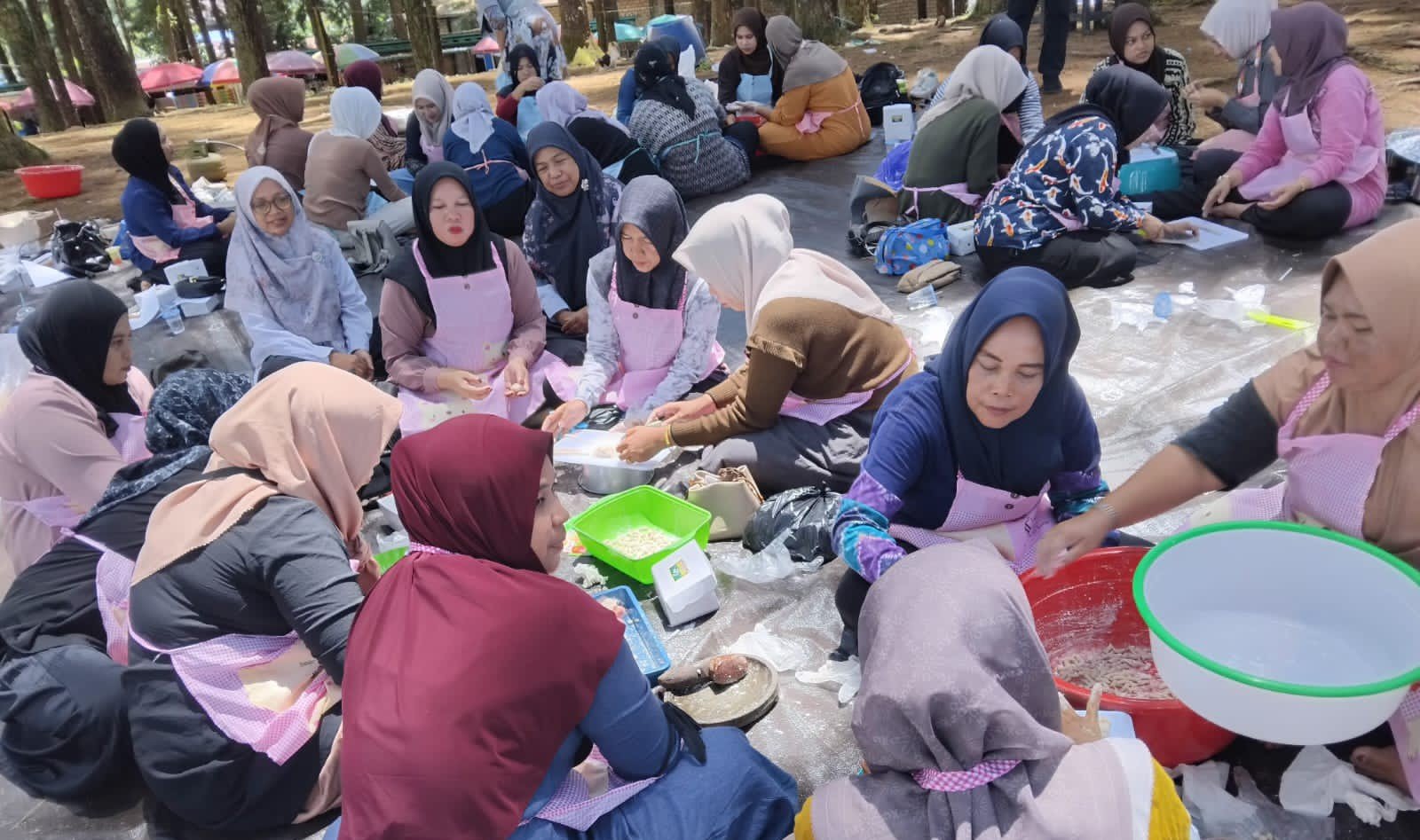 Ikan Lauhan yang Dulu Dianggap Hama, Kini Jadi Sumber Cuan: DKPP Banjar Latih Warga Olah Ikan Jadi Amplang