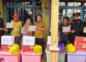 Bupati Kapuas Serahkan Bantuan kepada Korban Kebakaran di Dua Lokasi Sekaligus