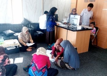 Dukcapil Banjar Jemput Bola ke Desa Surian, Warga Kini Bisa Urus Akta Langsung di Desa
