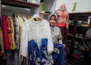 Berawal dari Pendampingan Remaja Putus Sekolah, UMKM Sasirangan Kini Berdayakan Puluhan Ibu Rumah Tangga