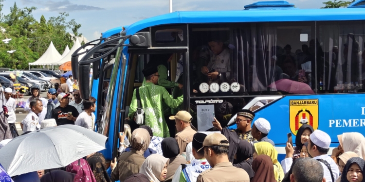 Pemkot Banjarbaru Lepas Ratusan Jemaah Haji 1447 Hijiriah, Tekankan Kesehatan dan Kekompakan