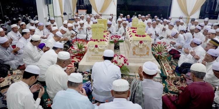 Ribuan Jemaah Padati Haul ke-15 Abah Anang Djazouly di Martapura