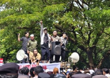 Ratusan Sopir Truk Geruduk Kantor Gubernur Kalsel, Desak Mafia BBM Subsidi Ditindak