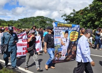 Antre Solar dari Malam, Sopir Kalsel Masih Kena Pungli Preman Rp300 Ribu di SPBU