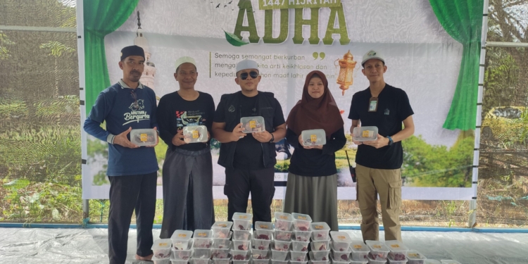 PT Arutmin Batulicin Salurkan 1.000 Paket Daging Kurban Untuk Masyarakat