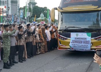 Haru Warnai Pelepasan 214 Jemaah Haji Balangan, Keluarga Antar hingga Penuh Doa