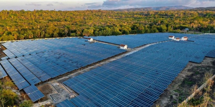 PLN Luncurkan Proyek PLTS Mentari Nusantara I 1,225 Gigawatt