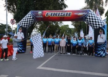 Meriahkan HUT ke-76 Kotabaru, Wabup Lepas Ratusan Peserta Fun Run di Siring Laut