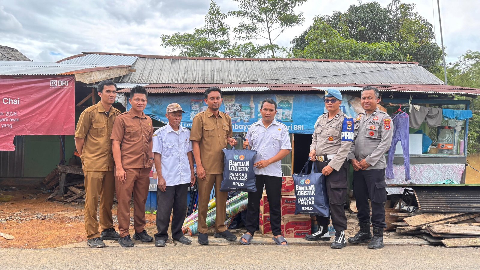 BPBD Kabupaten Banjar Salurkan Bantuan untuk Warga Terdampak Longsor di Desa Tanah Abang