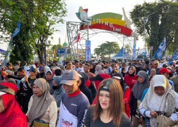 Fun Walk HUT ke- 76 Kotabaru, Ribuan Warga Ikuti Jalan Sehat dan Tukar Sampah Plastik Dengan Sembako