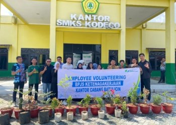 BPJS Ketenagakerjaan Batulicin Tanam Pohon di SMKS Kodeco Peringati Hari Lingkungan Hidup Sedunia