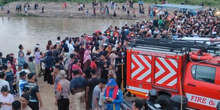 UPDATE: Bocah 10 Tahun yang Tenggelam di Kolam Galian Tanah Bumbu Ditemukan, Ratusan Warga Padati Lokasi