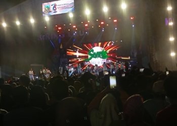 Rindu Terobati, Ribuan Warga Kotabaru Bergoyang Saat Rhoma Irama Lantunkan “Pujangga”