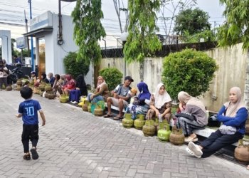 Imigrasi Banjarmasin Bersama APM Gelar Pasar Murah Tanpa KTP, LPG 3 Kg Diserbu Warga