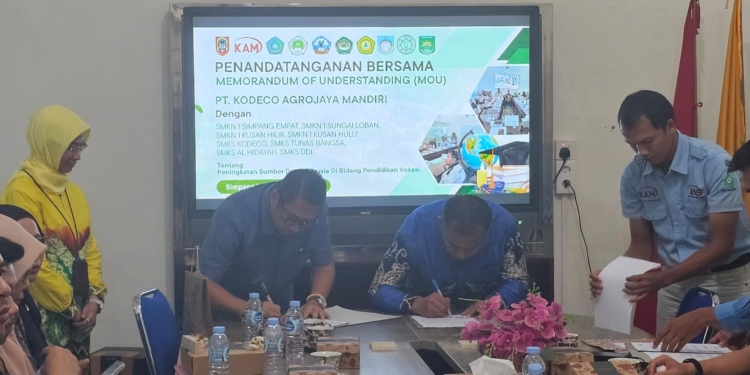 Lindungi Siswa SMK Magang Dengan BPJS Ketenagakerjaan, PT. Kodeco Agrojaya Mandiri Lakukan Penandatanganan MoU