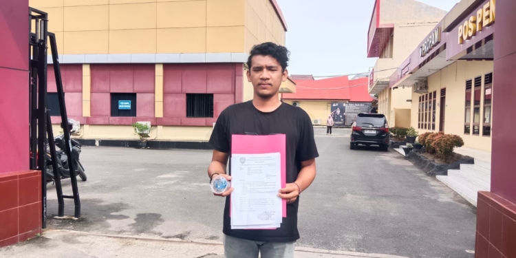 LSM RCW Laporkan Air Minum Kemasan Helse ke Polres Sibolga, Diduga Edarkan Produk Kedaluwarsa