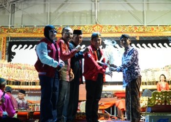 Peringati Bulan Bung Karno, PDI Perjuangan Tanah Bumbu Gelar Wayang Kulit Semalam Suntuk di Mantewe