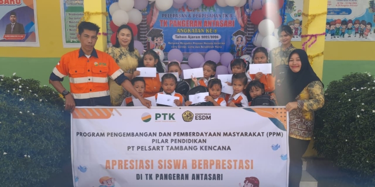 PTK Ganjar 200 Siswa Berprestasi dengan Perlengkapan Sekolah dan Uang Saku