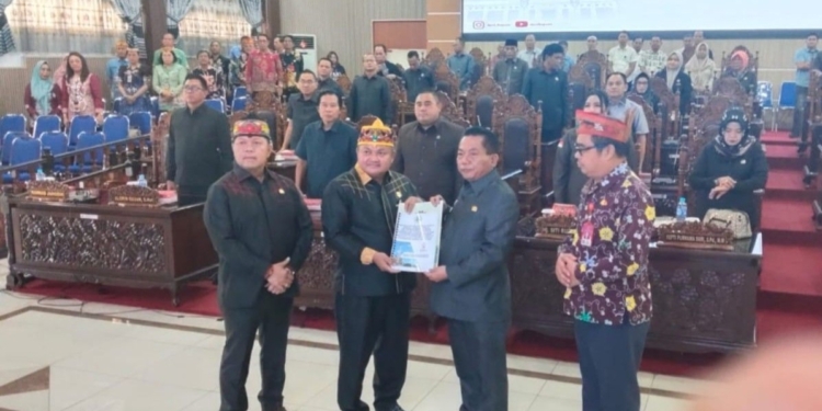 Paripurna DPRD Kapuas, Seluruh Fraksi Setujui Pembahasan Raperda Pertanggungjawaban APBD 2025