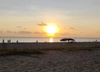 Hayu Liburan ke Pantai Batakan